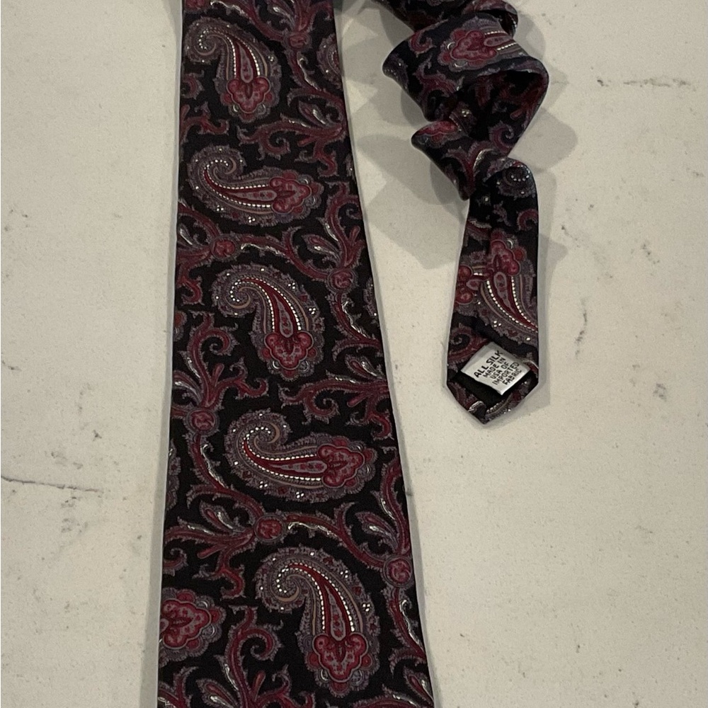 All Silk Paisley Print Tie Made in the USA Great Condition Sharp Looking